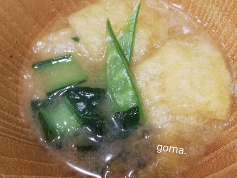 絹さやと小松菜と松山あげの味噌汁